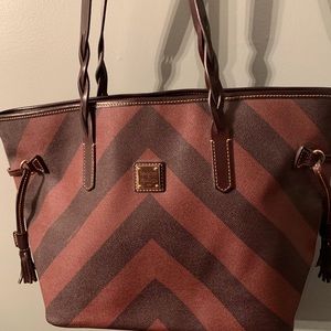 VGUC Dooney & Bourke bag.